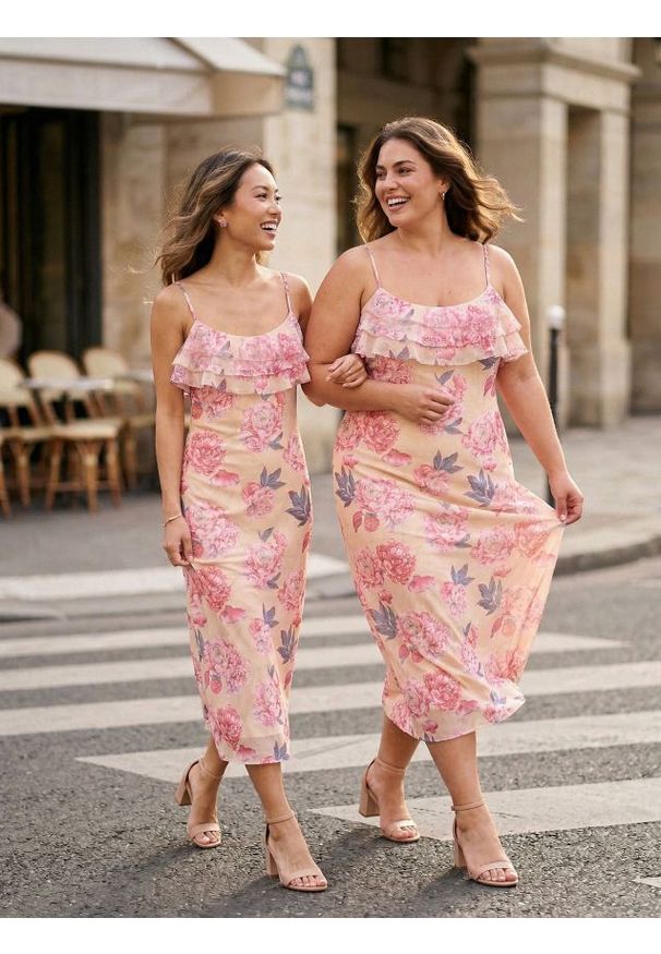 Sinsay - Sukienka midi na ramiączkach z falbaną w kwiatowy wzór - wielobarwny. Długość rękawa: na ramiączkach. Wzór: kwiaty. Długość: midi