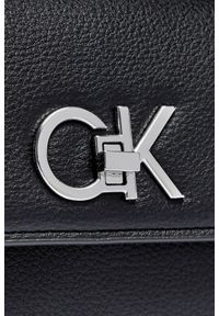 Calvin Klein - CALVIN KLEIN Czarna damska torebka o srebrnych okuciach. Kolor: czarny. Materiał: skórzane #5