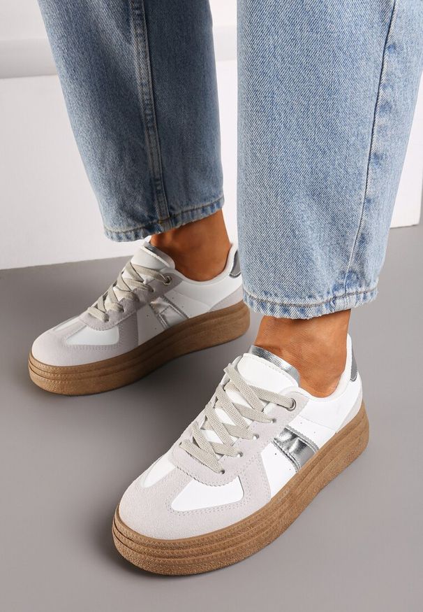 Renee - Szaro--Srebrne Sneakersy na Grubej Podeszwie z Ozdobnymi Przeszyciami Ysdole. Kolor: szary, biały. Materiał: materiał. Obcas: na platformie