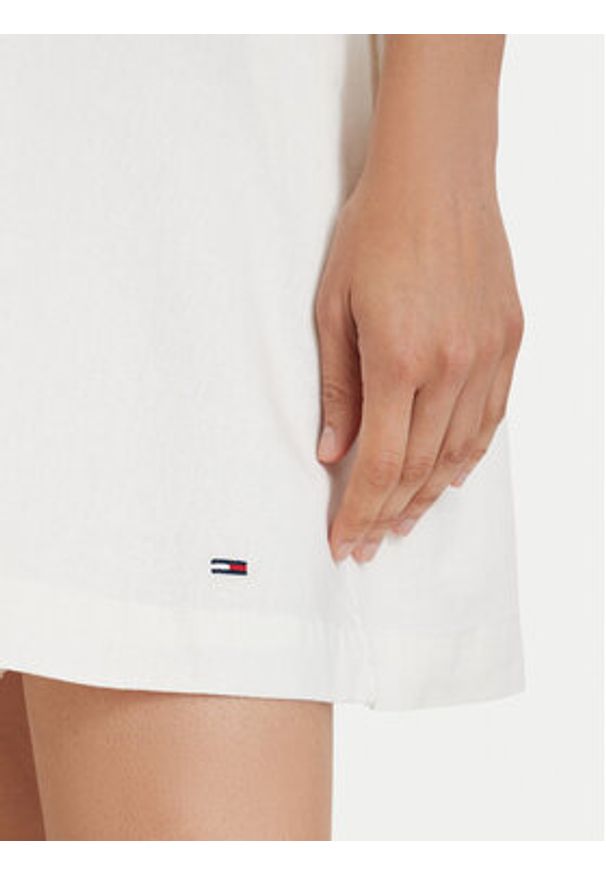 Tommy Jeans Sukienka letnia DW0DW22343 Biały A-Line Fit. Kolor: biały. Materiał: wiskoza. Sezon: lato