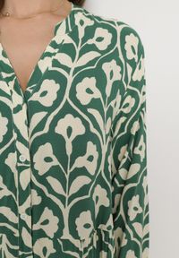 Born2be - Zielono-Beżowa Sukienka w Ornamentalny Wzór o Koszulowym Fasonie Venleia. Kolor: zielony. Wzór: kwiaty, aplikacja. Typ sukienki: koszulowe
