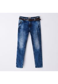 Cropp - Jeansy chino slim z paskiem - Niebieski. Kolor: niebieski. Materiał: jeans #1