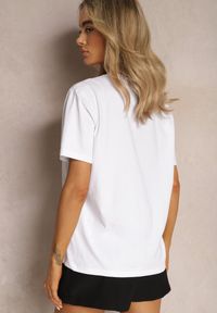 Renee - Biały T-shirt z Elastycznej Bawełny z Koralikami i Frędzlami Naleissa. Kolor: biały. Materiał: bawełna #5