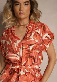 Renee - Pomarańczowa Sukienka o Pudełkowym Kroju z Materiałowym Paskiem o Roślinnym Wzorze Sevia. Kolor: pomarańczowy. Materiał: materiał. Sezon: lato