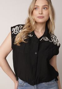 Born2be - Czarna Wiskozowa Koszula Boho Bez Rękawów ze Ściągaczem w Pasie Limopise. Okazja: na co dzień. Kolor: czarny. Materiał: wiskoza. Długość rękawa: bez rękawów. Wzór: aplikacja. Sezon: lato. Styl: boho #1
