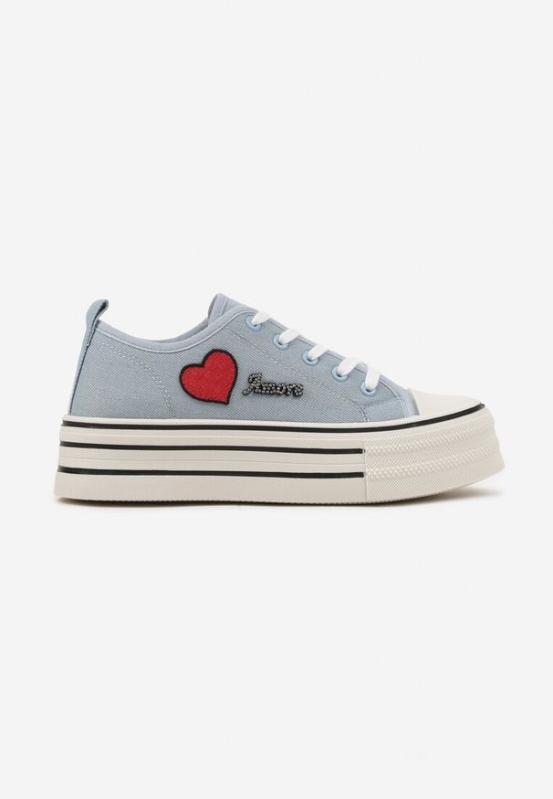 Renee - Niebieskie Trampki na Grubej Podeszwie z Aplikacją i Napisem Eheria. Okazja: na co dzień. Zapięcie: bez zapięcia. Kolor: niebieski. Materiał: jeans. Wzór: napisy, aplikacja. Styl: klasyczny, casual