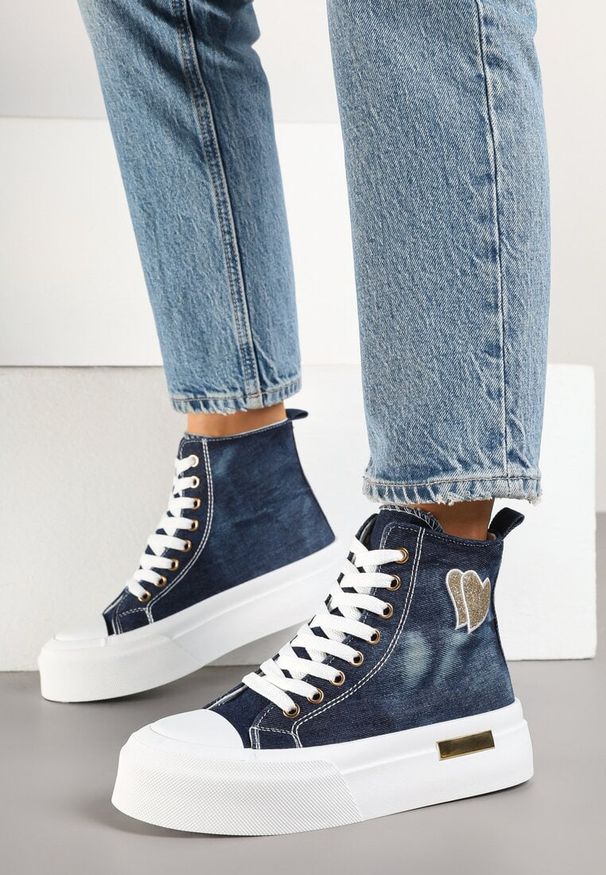 Renee - Granatowe Trampki na Platformie z Wysoką Cholewką z Haftem z Brokatem Elanitha. Okazja: na co dzień. Wysokość cholewki: przed kolano. Kolor: niebieski. Materiał: jeans. Szerokość cholewki: normalna. Wzór: haft. Obcas: na platformie. Styl: casual