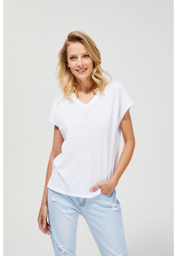 MOODO - Bluzka z dekoltem w serek. Typ kołnierza: dekolt w serek. Materiał: poliester, bawełna. Długość rękawa: krótki rękaw. Długość: krótkie. Wzór: gładki