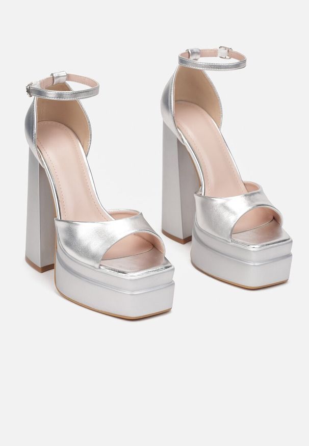 Born2be - Srebrne Sandały Depheusa. Nosek buta: otwarty. Zapięcie: pasek. Kolor: srebrny. Obcas: na platformie. Styl: elegancki