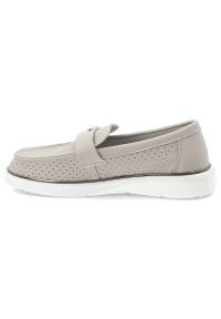 Mokasyny damskie Vinceza, cholewka ze skóry naturalnej licowej wsuwany fason typu loafers, szare, 93221. Okazja: na co dzień. Kolor: szary. Materiał: skóra. Szerokość cholewki: normalna. Wzór: aplikacja, ażurowy. Styl: elegancki, klasyczny, casual #6