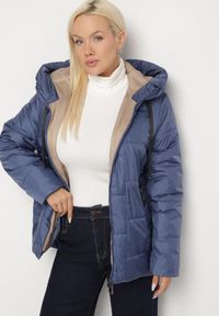 Born2be - Niebieska Pikowana Kurtka z Kapturem i Ozdobnymi Suwakami Tulirisa. Okazja: na co dzień. Typ kołnierza: kaptur. Kolekcja: plus size. Kolor: niebieski. Materiał: jeans. Styl: casual, sportowy #6