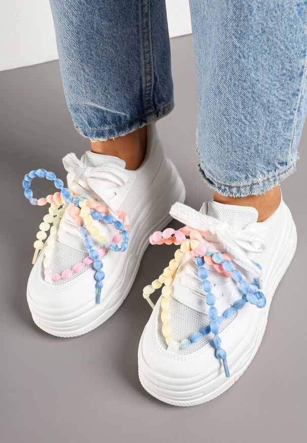 Born2be - Białe Sneakersy na Grubej Podeszwie Ozdobione Koralikami Amomera. Okazja: na co dzień. Kolor: biały. Wzór: aplikacja