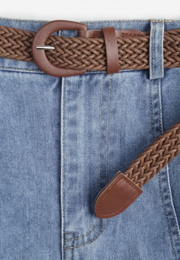 Renee - Niebieska Jeansowa Spódnica z Bawełny Ozdobiona Paskiem z Plecionki Ocearos. Okazja: na co dzień. Kolor: niebieski. Materiał: jeans, bawełna. Wzór: aplikacja. Styl: casual, elegancki
