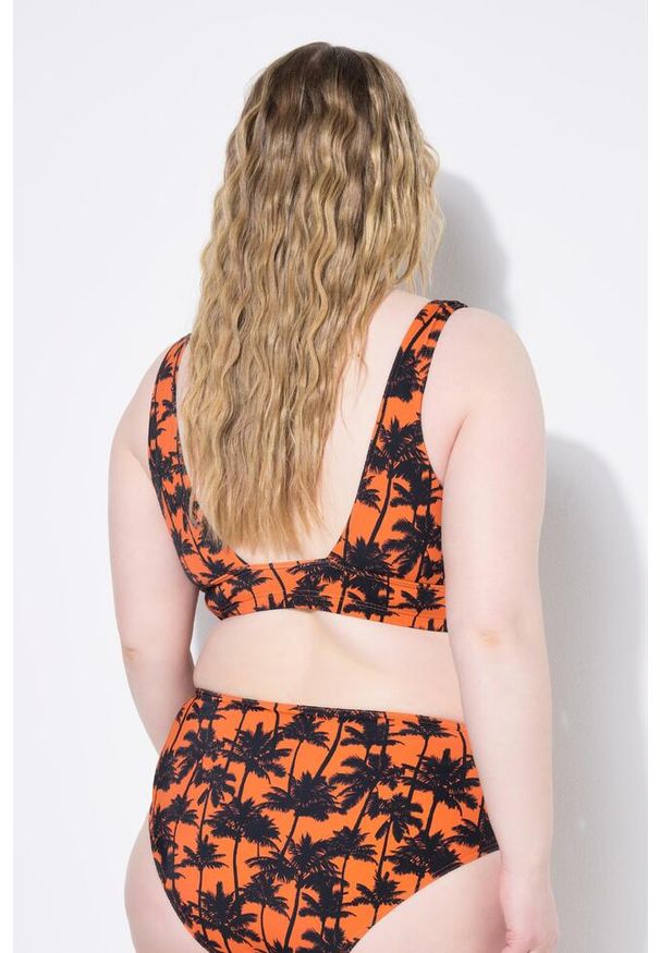 ULLA POPKEN - Damski Top od bikini miękkie miseczki nadruk z palmami. Kolekcja: plus size. Kolor: pomarańczowy. Materiał: poliester, elastan, poliamid, materiał. Wzór: nadruk