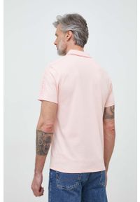 Guess polo męski kolor różowy z aplikacją. Typ kołnierza: polo. Kolor: różowy. Wzór: aplikacja #5