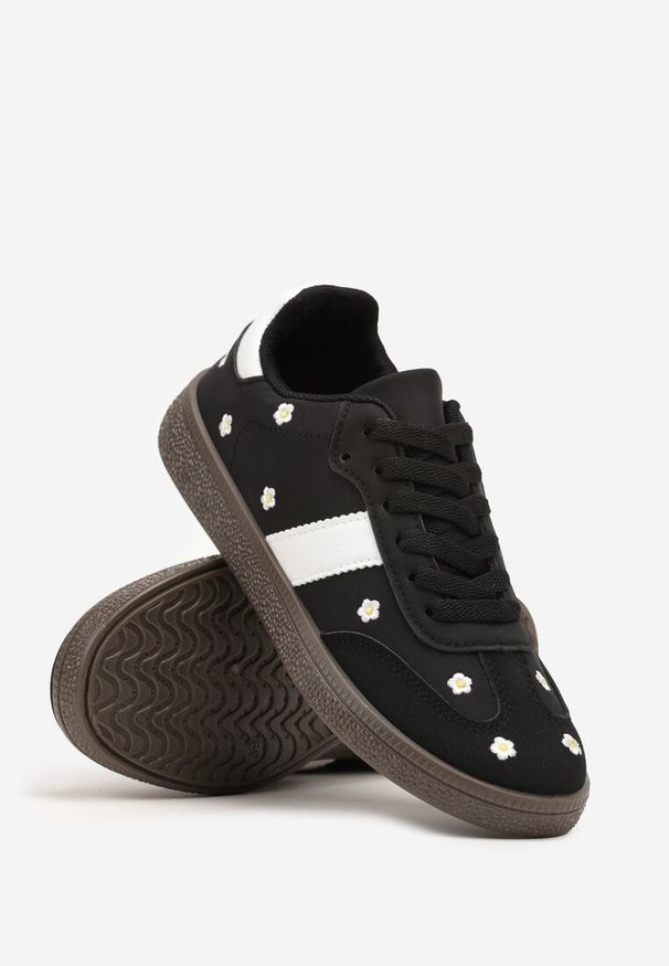Renee - Czarne Sneakersy Tenisówki Ozdobione Kwiatkami Zummine. Okazja: na co dzień, na spacer. Kolor: czarny. Wzór: kwiaty, aplikacja. Sport: turystyka piesza