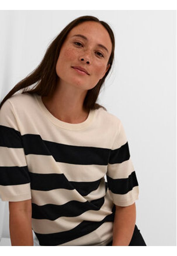 Kaffe Sweter Lizza 10508410 Czarny Regular Fit. Kolor: czarny. Materiał: wiskoza