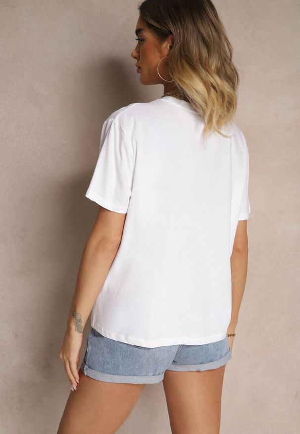 Renee - Biały Bawełniany T-shirt z Cekinową Aplikacją w Kształcie Kokardy Tenuria. Okazja: na co dzień. Typ kołnierza: kokarda. Kolor: biały. Materiał: bawełna. Wzór: aplikacja. Styl: klasyczny, glamour, casual, elegancki