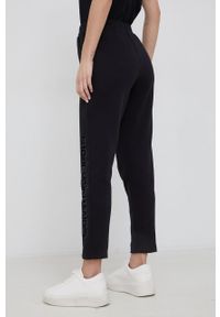 Calvin Klein Jeans Spodnie J20J217752.PPYY damskie kolor czarny z nadrukiem. Kolor: czarny. Wzór: nadruk #2