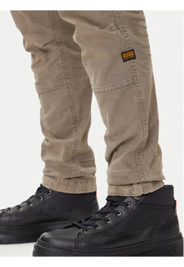 G-Star RAW - G-Star Raw Spodnie materiałowe Rovic Zip 3D D02190-E172 Beżowy Tapered Fit. Kolor: beżowy. Materiał: bawełna