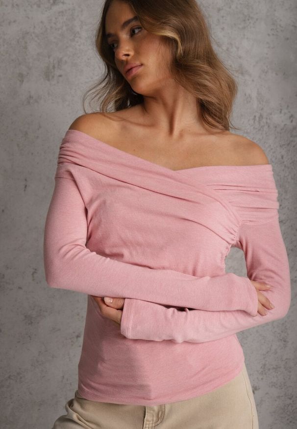 Renee - Różowa Marszczona Bluzka z Bawełną i Dekoltem w Łódkę Orinlia. Typ kołnierza: dekolt w łódkę. Kolor: różowy. Materiał: bawełna. Styl: elegancki