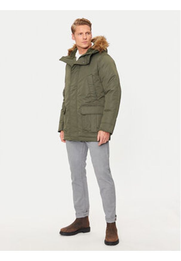 GAP - Gap Kurtka zimowa 726377-00 Zielony Regular Fit. Kolor: zielony. Materiał: syntetyk. Sezon: zima