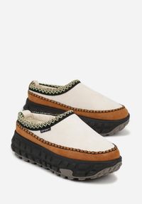 Renee - Beżowe Śniegowce na Platformie z Tłoczeniem i Niską Cholewką Violova. Okazja: na spacer. Wysokość cholewki: przed kostkę. Kolor: beżowy. Szerokość cholewki: normalna. Sezon: zima. Obcas: na platformie #6