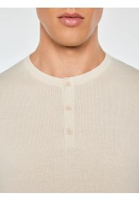 Big-Star - sweter męski bawełniany perłowy finos 103. Kolor: kremowy. Materiał: bawełna. Wzór: aplikacja. Styl: klasyczny #4