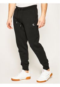 Calvin Klein Jeans Spodnie dresowe Blend Fleece J30J314674 Czarny Regular Fit. Kolor: czarny. Materiał: dresówka #1