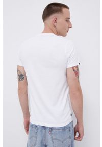 Superdry T-shirt bawełniany kolor biały z aplikacją. Okazja: na co dzień. Kolor: biały. Materiał: bawełna. Wzór: aplikacja. Styl: casual #2