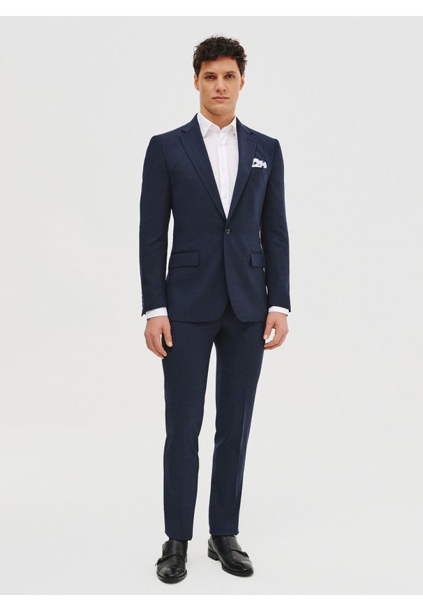 Pako Lorente - PAKO LORENTE – Granatowa marynarka garniturowa. Okazja: na spotkanie biznesowe. Kolor: niebieski. Materiał: wełna, poliester, elastan. Wzór: gładki. Styl: biznesowy