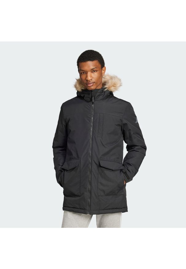 Adidas - Paveric Fur Parka. Kolor: czarny. Materiał: puch