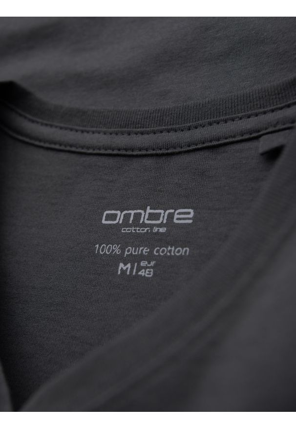Ombre Clothing - Męska klasyczna bawełniana koszulka z dekoltem w serek BASIC – grafitowa V3 - Rozmiar: XL. Typ kołnierza: dekolt w serek. Kolor: szary. Materiał: bawełna. Styl: klasyczny