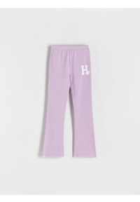 Reserved - Spodnie flare - lawendowy. Kolor: fioletowy. Materiał: bawełna, dzianina #1