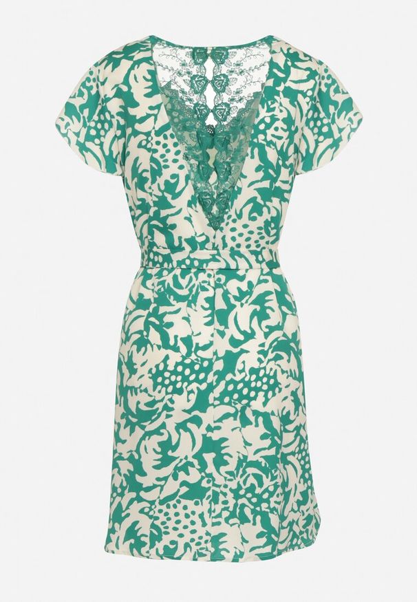 Born2be - Zielona Sukienka z Krótkim Rękawem Ozdobiona Siateczką przy Dekolcie z Materiałowym Paskiem Meada. Kolor: zielony. Materiał: materiał. Długość rękawa: krótki rękaw. Wzór: aplikacja. Typ sukienki: dopasowane. Styl: elegancki