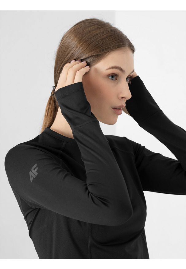 4f - Longsleeve do biegania slim szybkoschnący damski. Kolor: czarny. Materiał: skóra, materiał, włókno. Długość rękawa: długi rękaw. Sport: bieganie, fitness