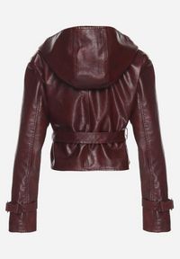 Born2be - Bordowa Krótka Kurtka Typu Trencz z Imitacji Skóry z Kapturem i Wiązanym Paskiem Nilianiela. Okazja: na co dzień. Typ kołnierza: kaptur. Kolor: czerwony. Materiał: skóra. Długość: krótkie. Wzór: paski. Styl: klasyczny, casual, elegancki #6