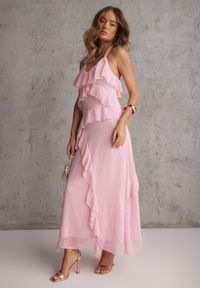 Renee - Różowa Elegancka Sukienka z Taliowaniem Wiązana na Plecach z Falbankami Ocyparia. Okazja: na imprezę. Typ kołnierza: kołnierz z falbankami. Kolor: różowy. Styl: elegancki #6
