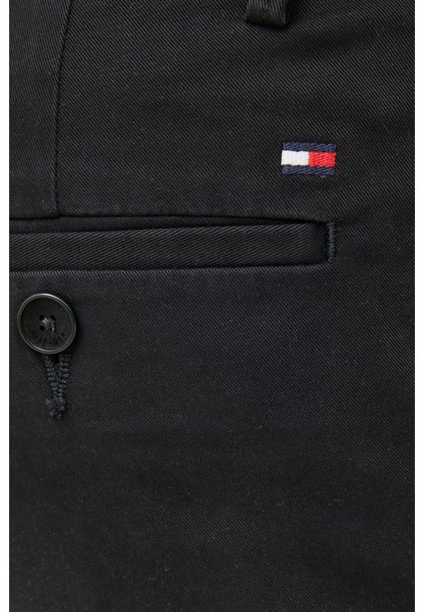TOMMY HILFIGER - Tommy Hilfiger spodnie męskie kolor czarny w fasonie chinos. Kolor: czarny. Materiał: bawełna