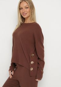 Born2be - Brązowy Dzianinowy Komplet z Wiskozą Szerokie Spodnie i Sweter z Aplikacjami Miozara. Kolor: brązowy. Materiał: dzianina, wiskoza. Wzór: aplikacja