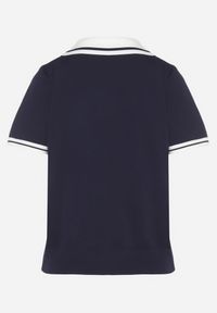 Born2be - Granatowa Dzianinowa Bluzka Polo z Wiskozą z Krótkim Rękawem i Aplikacją Adezena. Typ kołnierza: polo. Kolor: niebieski. Materiał: dzianina, wiskoza. Długość rękawa: krótki rękaw. Długość: krótkie. Wzór: aplikacja #5