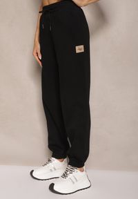Renee - Czarne Spodnie Dresowe Joggery z Bawełny Falaniela. Okazja: na co dzień. Kolor: czarny. Materiał: bawełna, dresówka. Styl: casual, elegancki