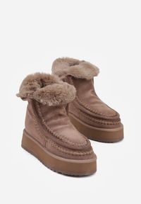 Born2be - Ciemnobeżowe Śniegowce z Przeszyciami Oliwedea. Okazja: na co dzień. Kolor: beżowy. Materiał: jeans. Styl: casual, elegancki #4