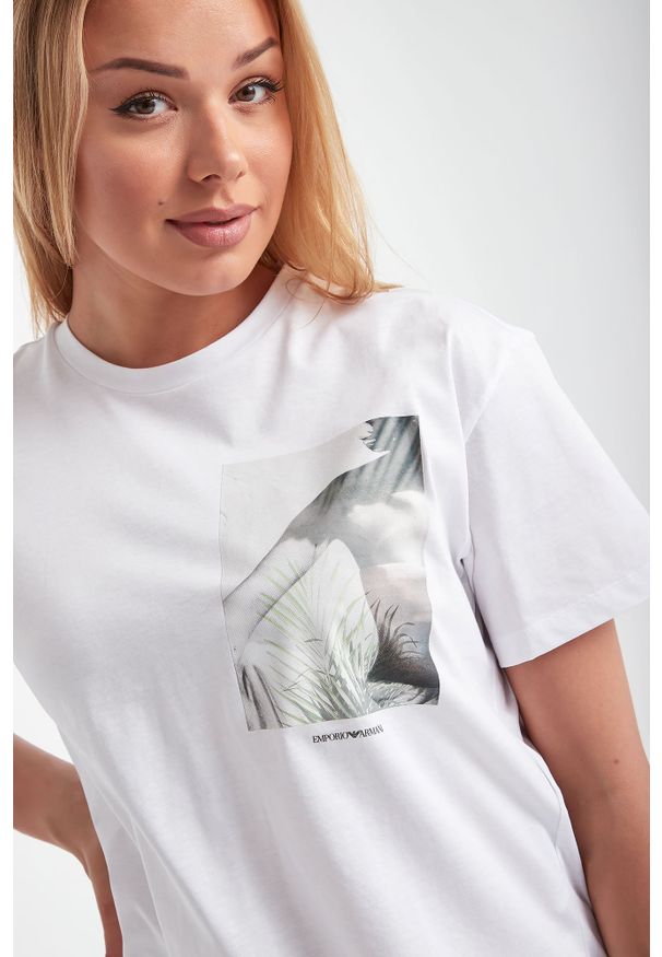 Emporio Armani - T-SHIRT EMPORIO ARMANI. Okazja: na co dzień. Materiał: bawełna. Długość rękawa: krótki rękaw. Długość: krótkie. Wzór: nadruk. Styl: casual