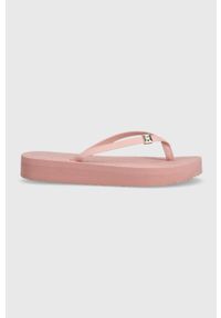 TOMMY HILFIGER - Tommy Hilfiger japonki TH MONOGRAM FLAT SANDAL damskie kolor różowy na platformie FW0FW06964. Kolor: różowy. Materiał: materiał. Wzór: gładki. Obcas: na platformie #1