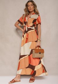 Renee - Jasnobrązowa Wiskozowa Sukienka Koszulowa z Paskiem w Geometryczny Print Falintia. Okazja: na co dzień. Typ kołnierza: dekolt w kształcie V. Kolor: brązowy. Materiał: wiskoza. Długość rękawa: krótki rękaw. Wzór: geometria, nadruk. Typ sukienki: koszulowe. Styl: klasyczny, casual