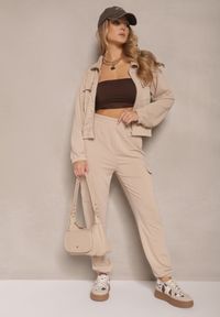 Renee - Ciemnobeżowy Komplet Dresowy w Stylu Cargo Bluza i Spodnie Korirana. Kolor: beżowy. Materiał: dresówka. Wzór: aplikacja