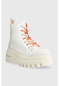 Calvin Klein Jeans workery TOOTHY COMBAT BOOT SOFTNY damskie kolor biały na platformie YW0YW00948. Zapięcie: sznurówki. Kolor: biały. Materiał: materiał, skóra, guma, włókno. Obcas: na platformie #3