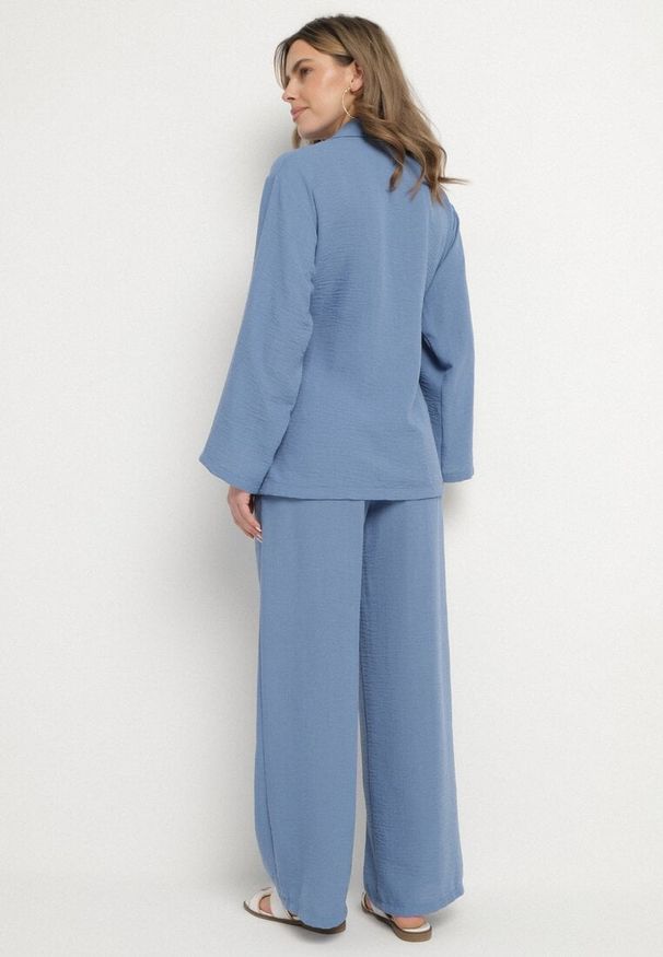 Born2be - Niebieski Komplet Szerokie Spodnie i Marynarka z Wiązaniem Novazelle. Kolor: niebieski