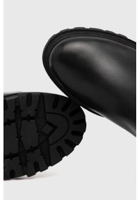 Wojas Kozaki skórzane damskie kolor czarny na płaskim obcasie. Nosek buta: okrągły. Kolor: czarny. Materiał: skóra. Szerokość cholewki: normalna. Obcas: na obcasie. Wysokość obcasa: niski #3